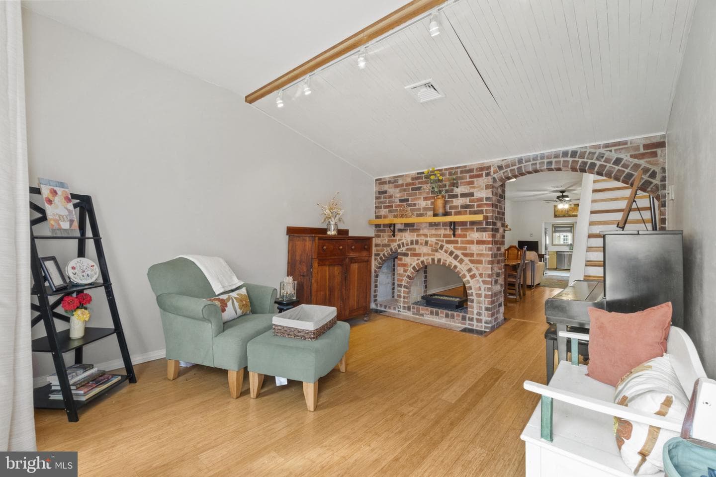 1006 S East Avenue photo 3