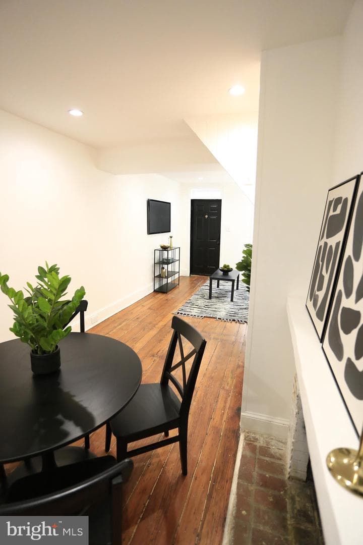 29 E Henrietta Street photo 4
