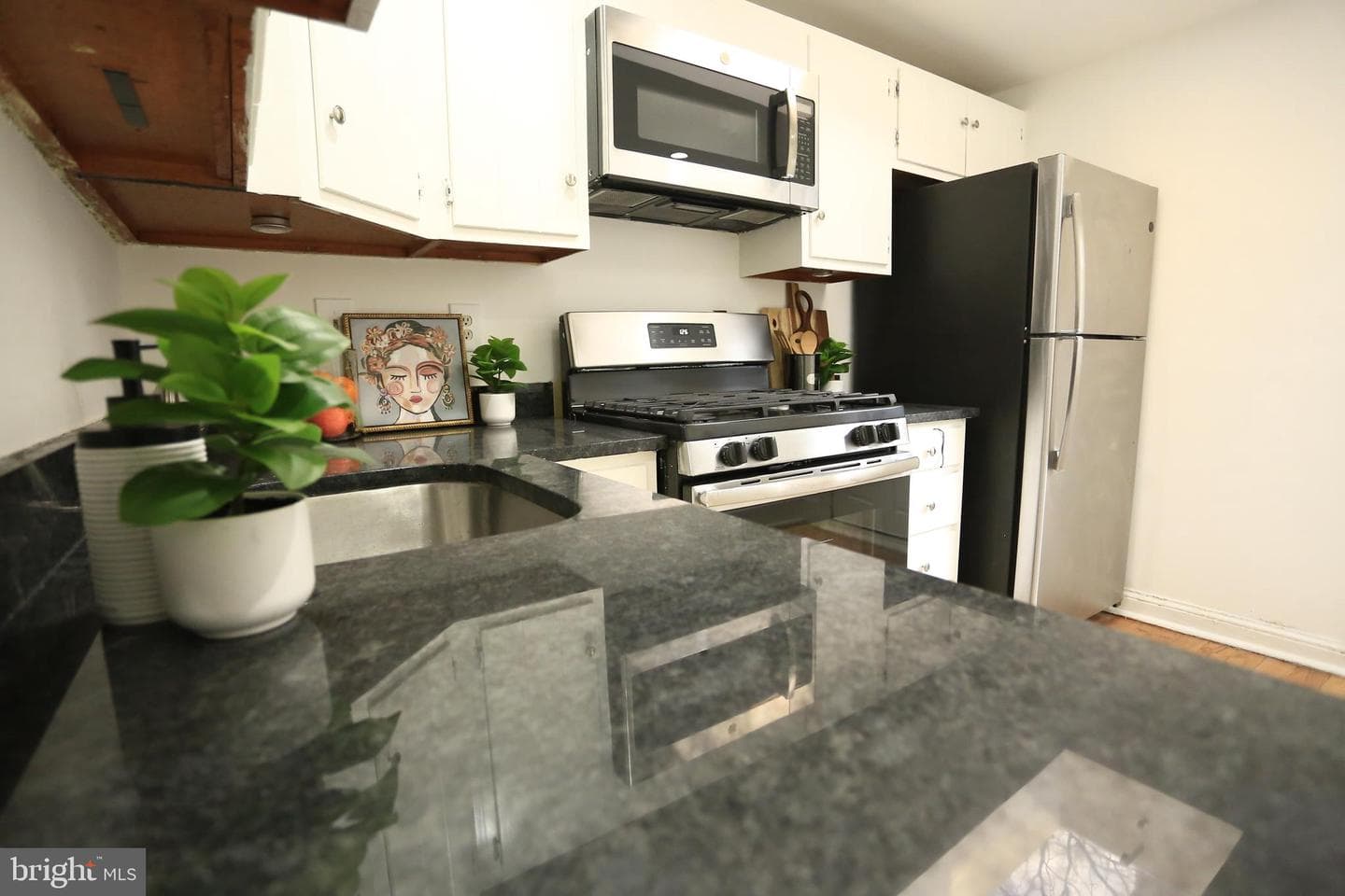 29 E Henrietta Street photo 9
