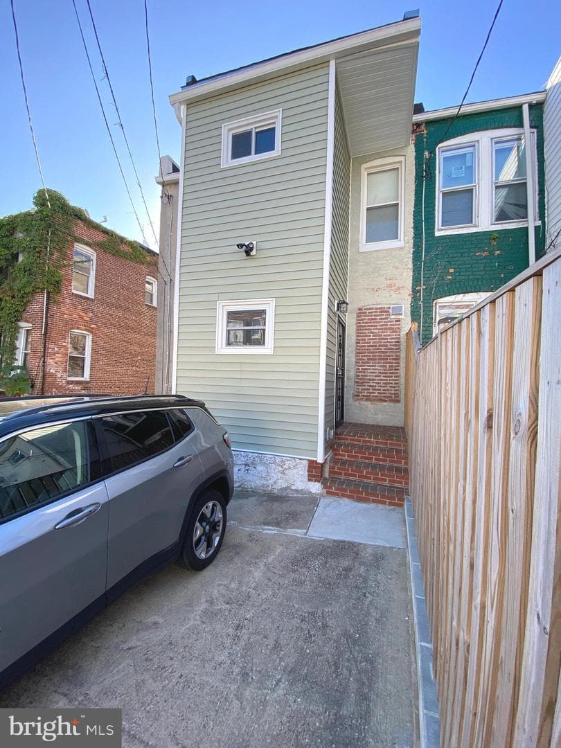 746 Linnard Street photo 29