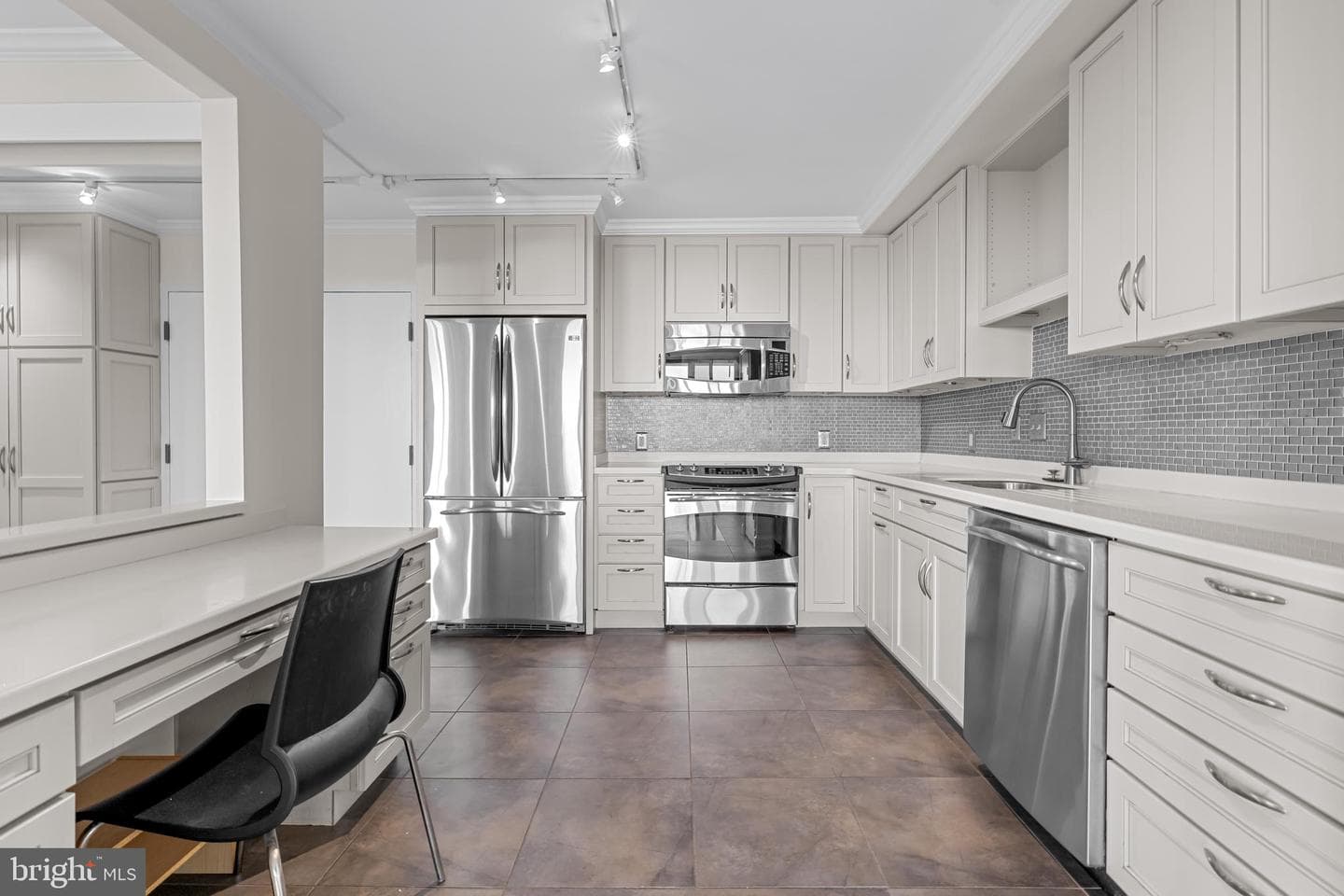 4100 N Charles Street #914 photo 16