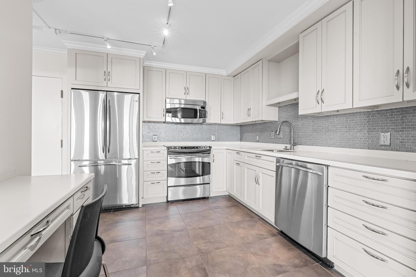 4100 N Charles Street #914 photo 17