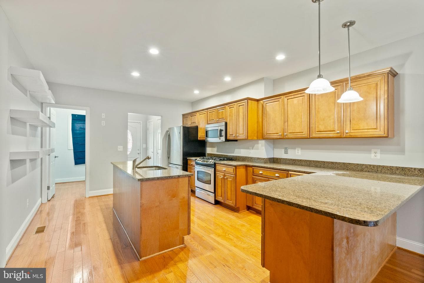 1726 Johnson Street photo 8