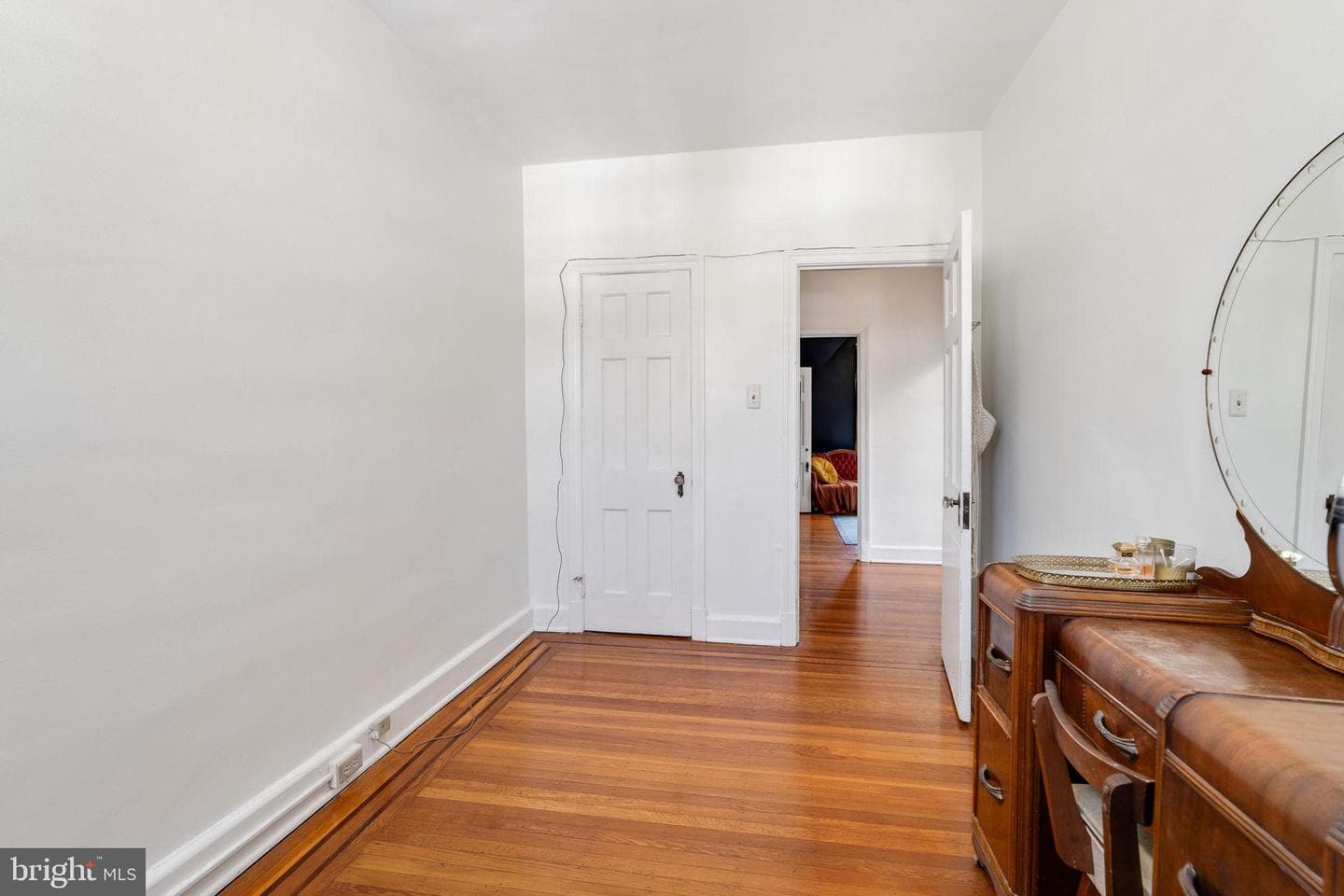 706 E Lake Avenue photo 27