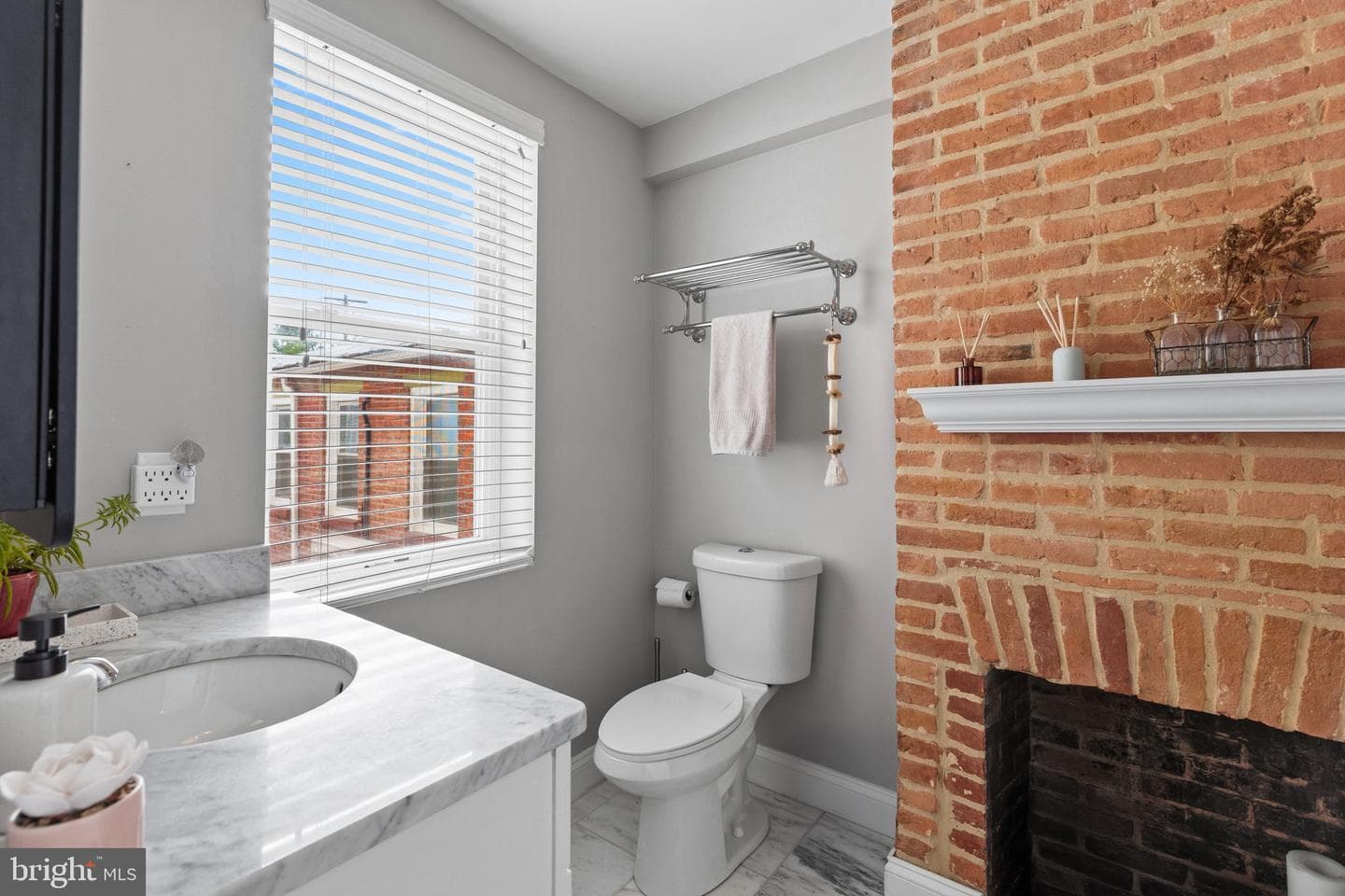 1729 Bank Street photo 23