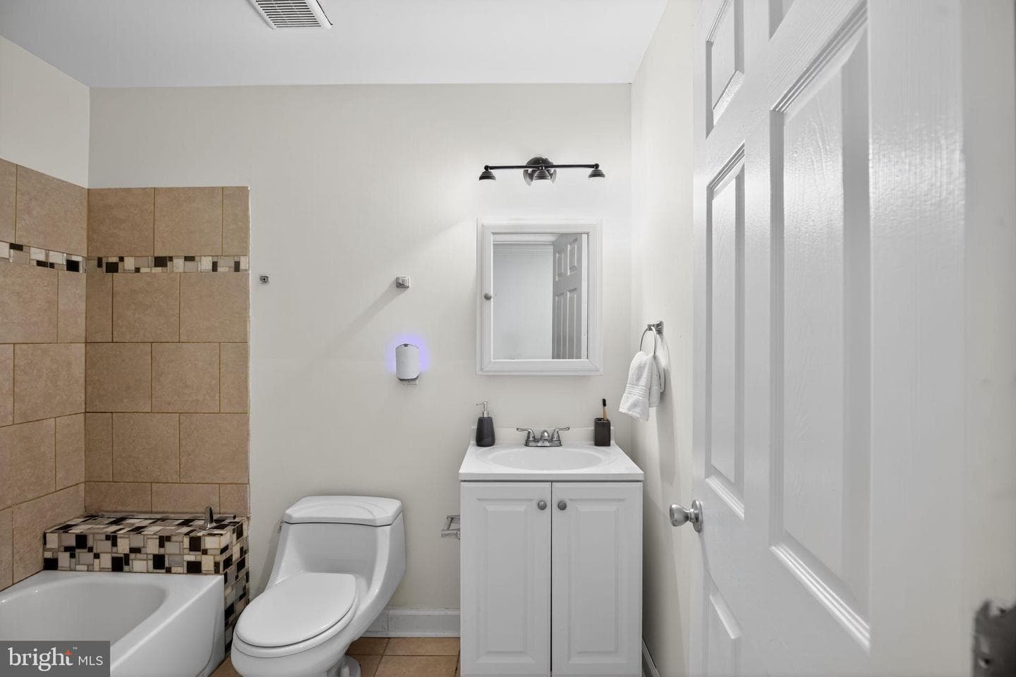 738 Bartlett Avenue photo 22