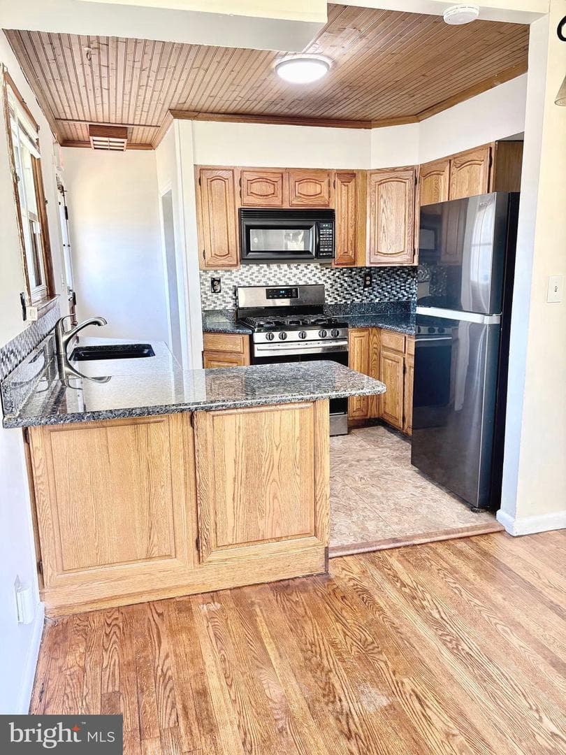 4121 5th Street photo 6