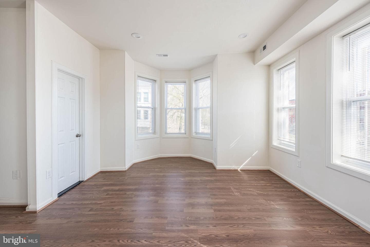 1640 N Broadway photo 10
