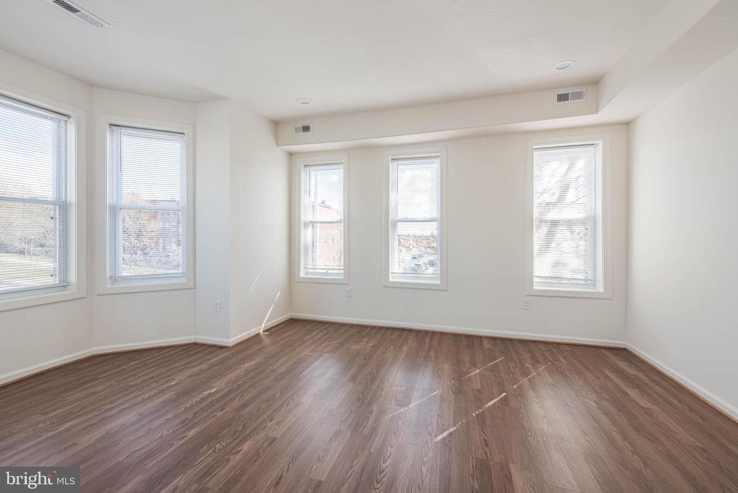 1640 N Broadway photo 11
