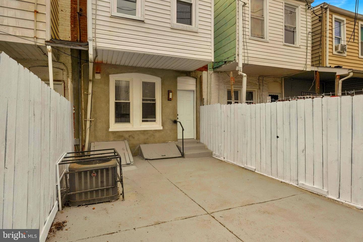 441 N Lakewood Avenue photo 25