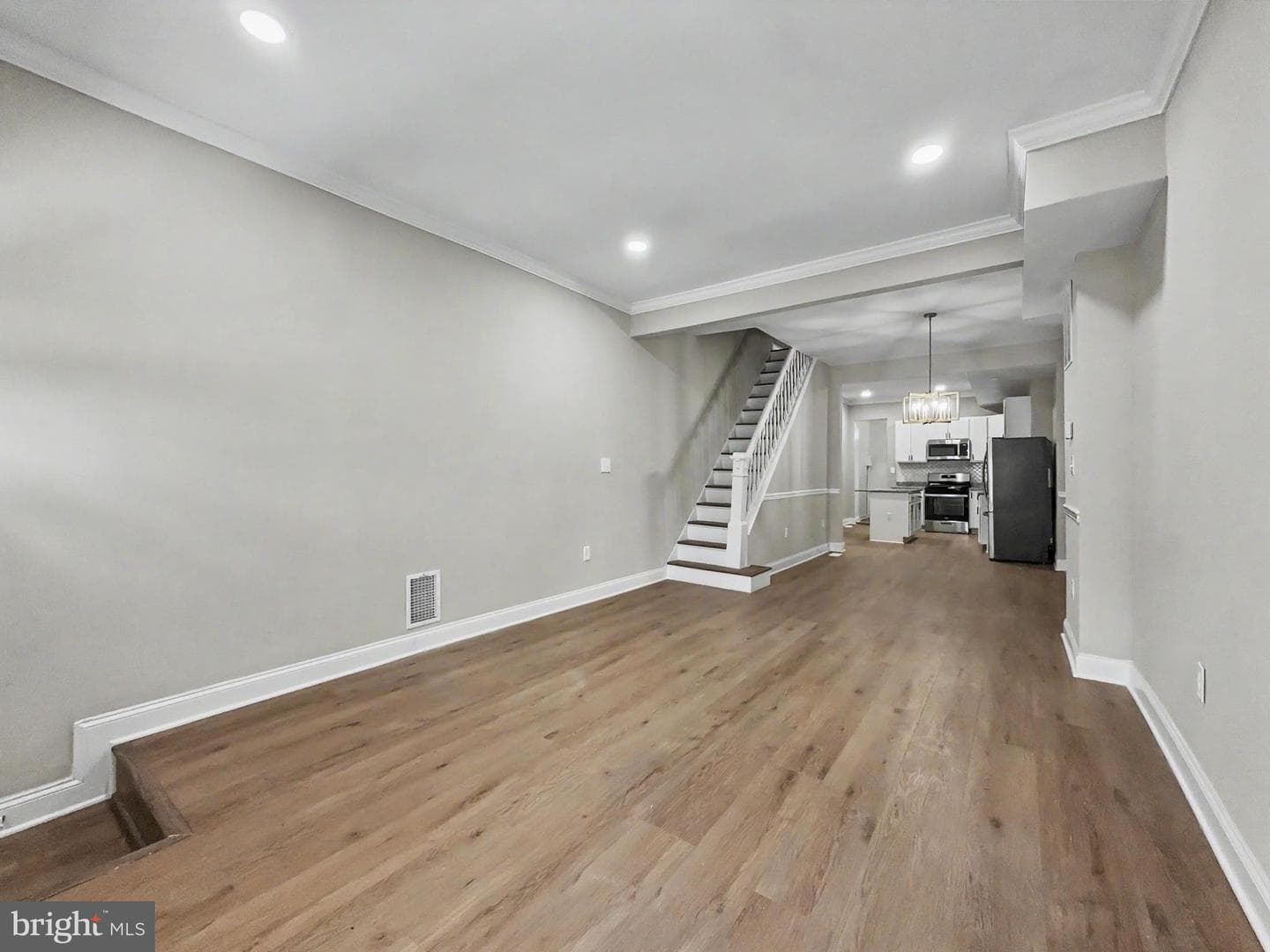 2129 E Federal Street photo 3