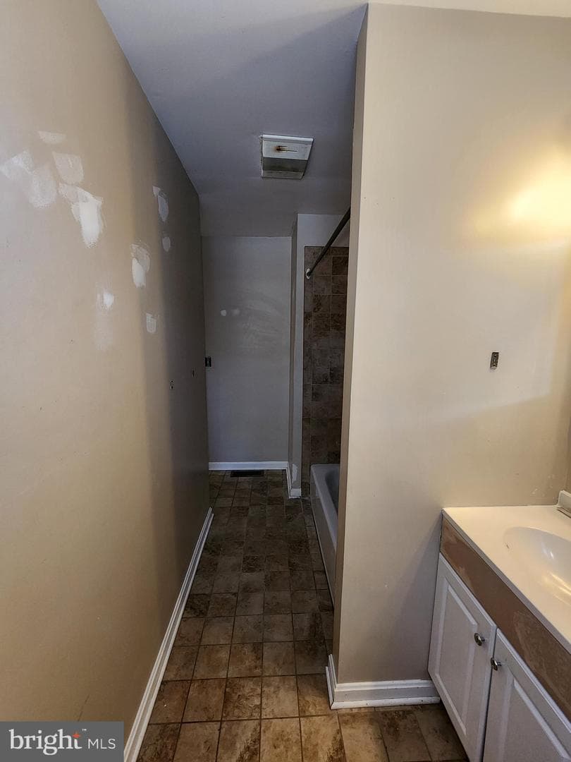 5923 Fairwood Avenue photo 32