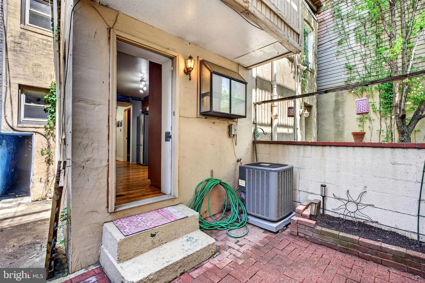 25 West Street W photo 15