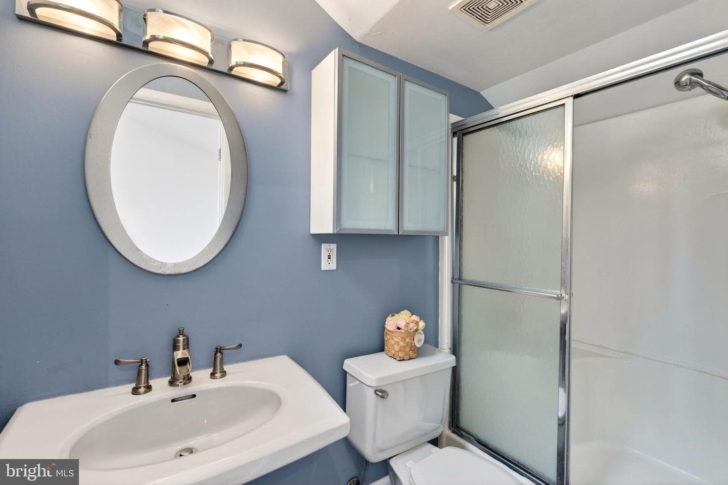 25 West Street W photo 32