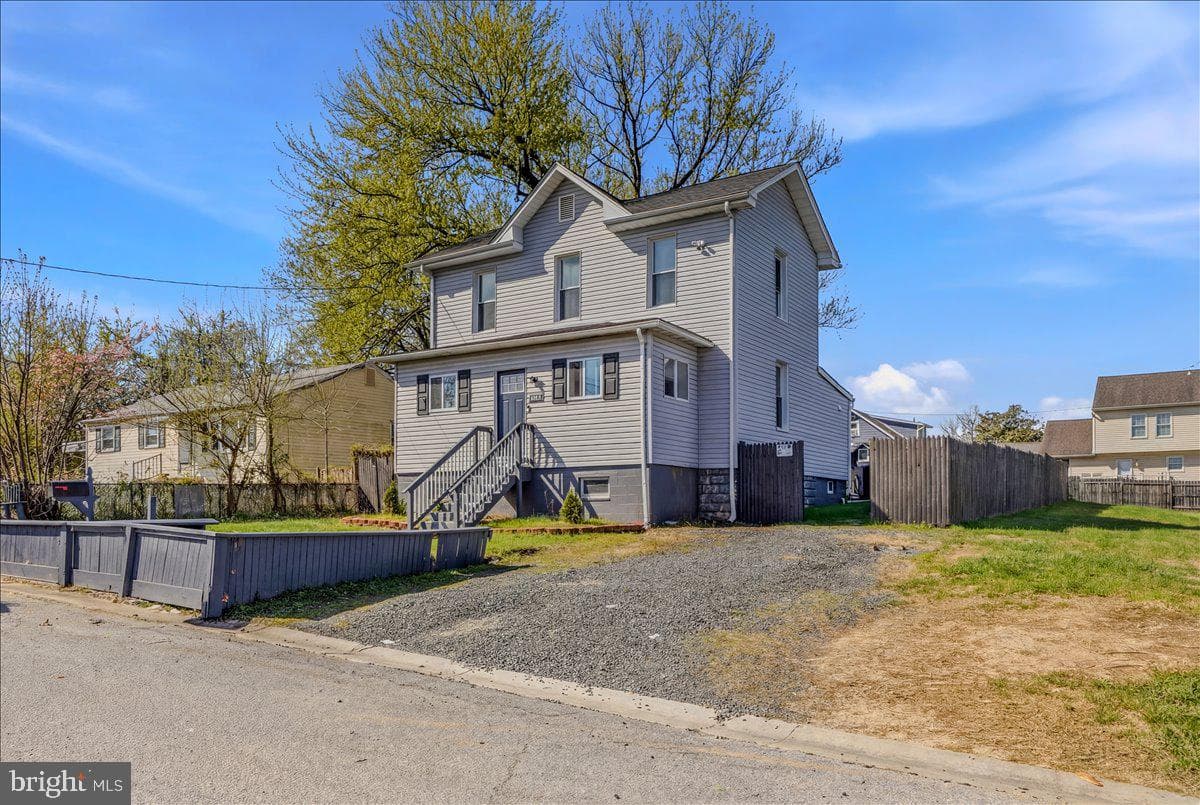 4704 Charleston photo 3