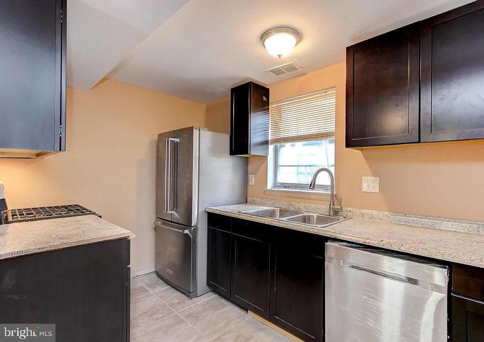 1309 E Madison Street photo 7