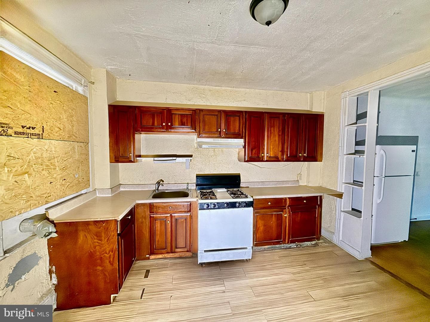 122 Haven Street N photo 2