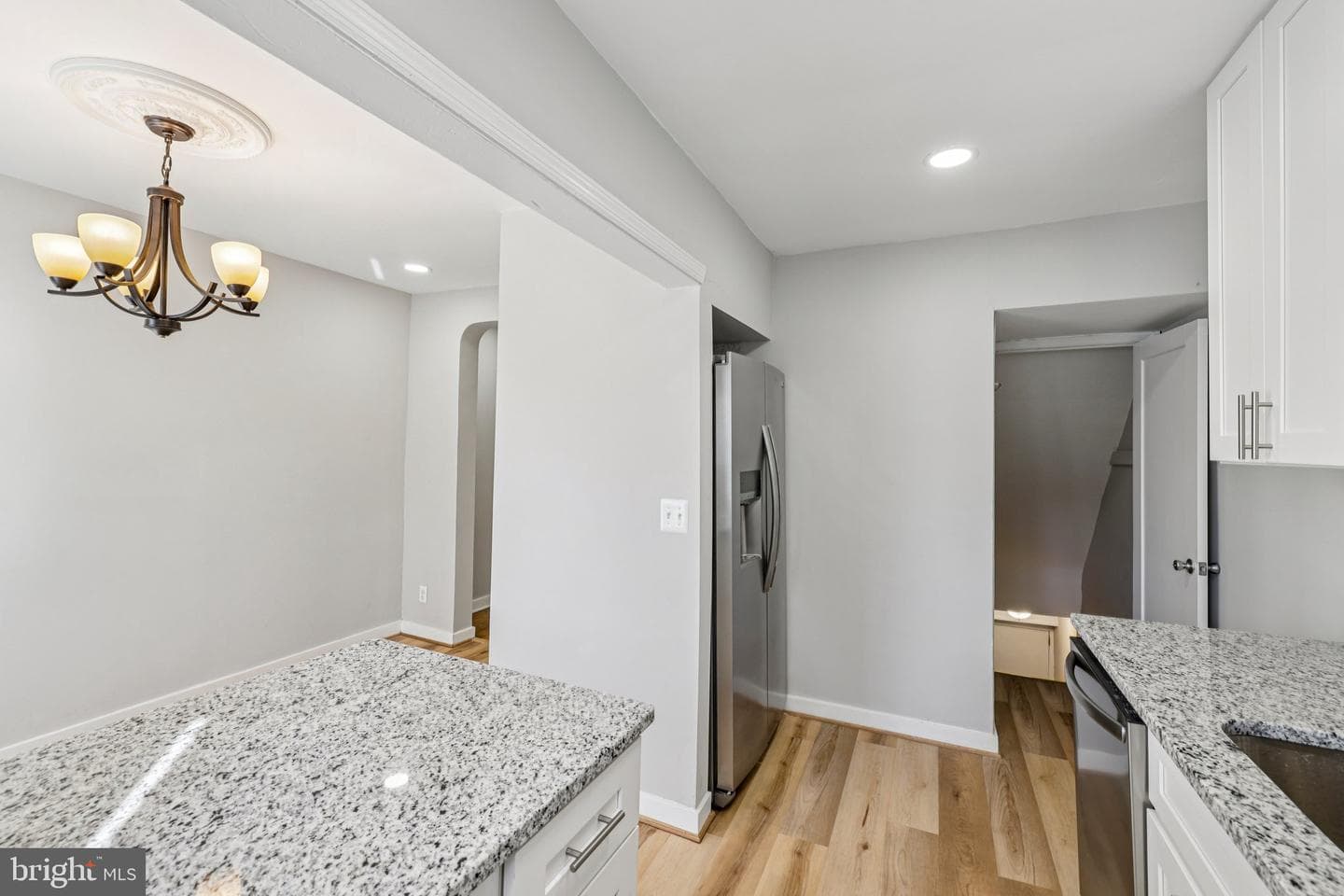 4546 Mountview Road photo 9