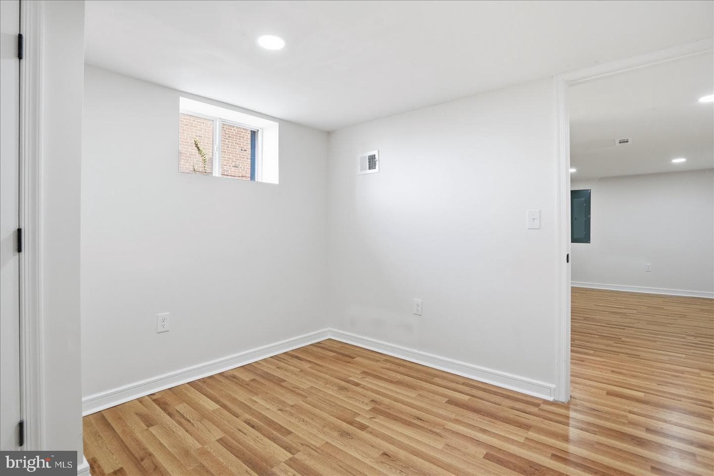 3919 Brooklyn Avenue photo 32