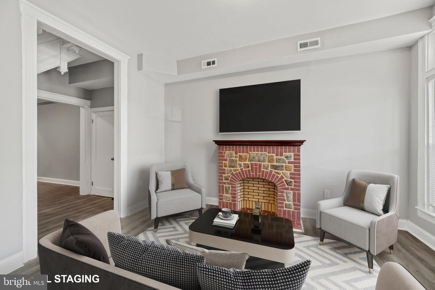 1634 Ruxton Avenue photo 4