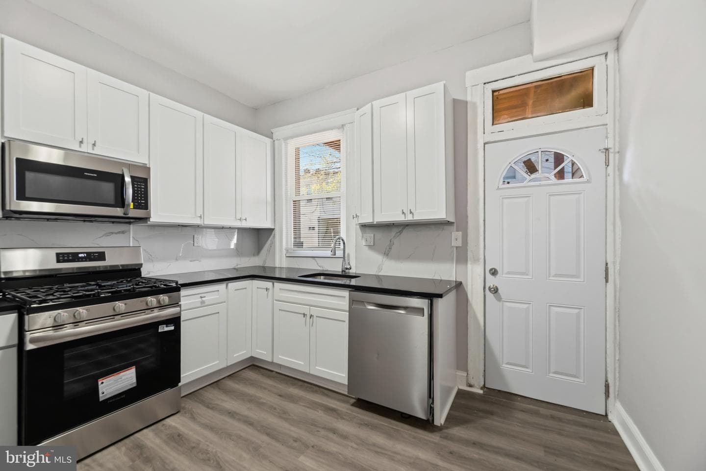 1634 Ruxton Avenue photo 9