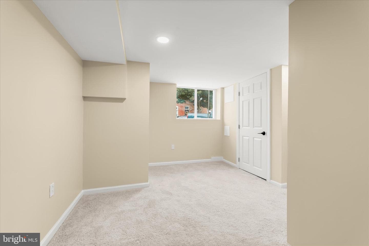 531 S Kenwood Avenue photo 32