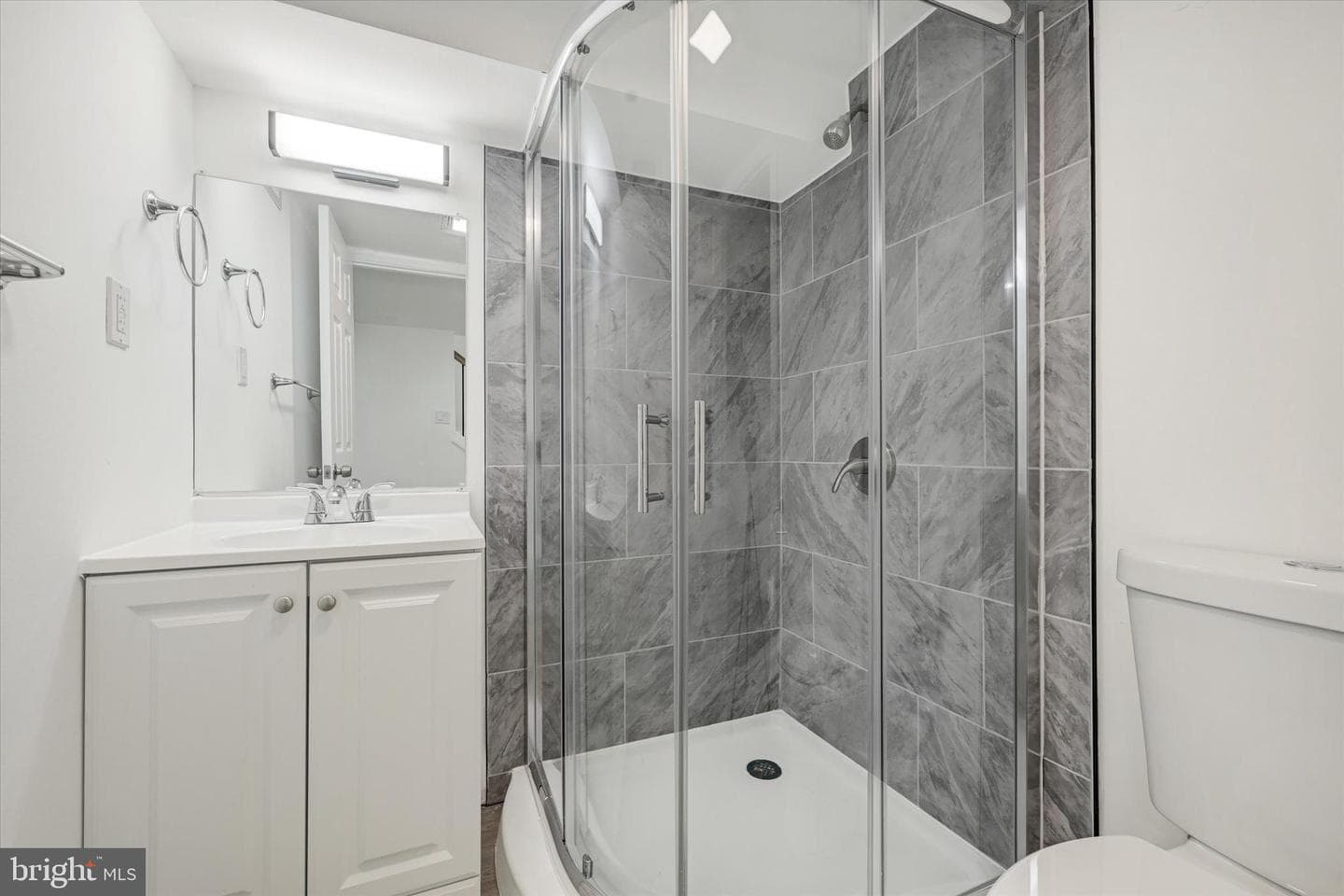 1604 Carswell Street photo 13