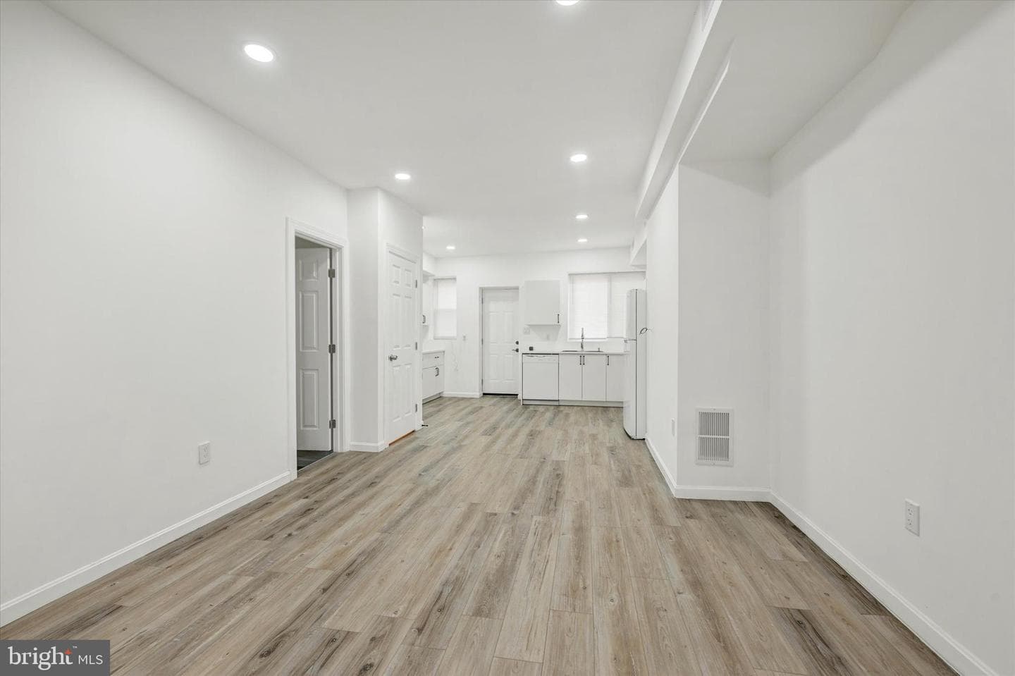 1604 Carswell Street photo 4