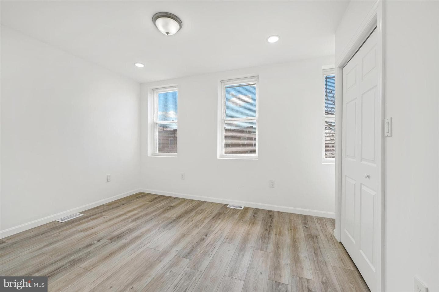 1604 Carswell Street photo 9