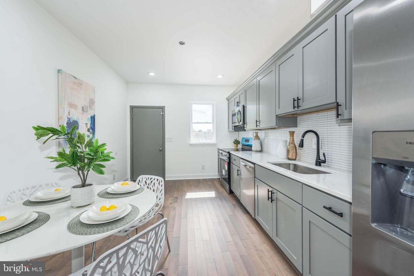 943 E Chase Street photo 9