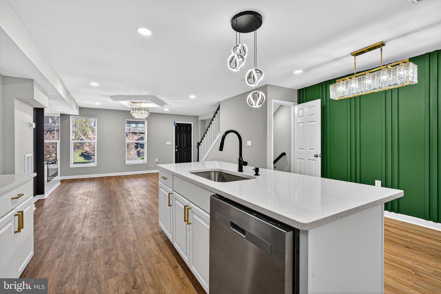 3023 W Garrison Avenue photo 3