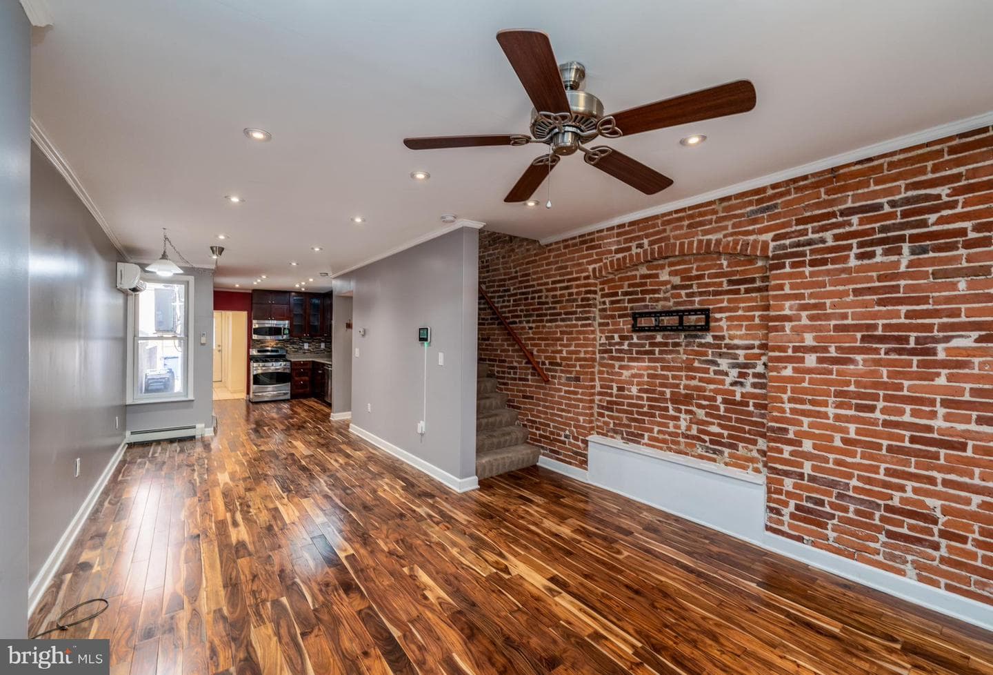 922 S Bouldin Street photo 3