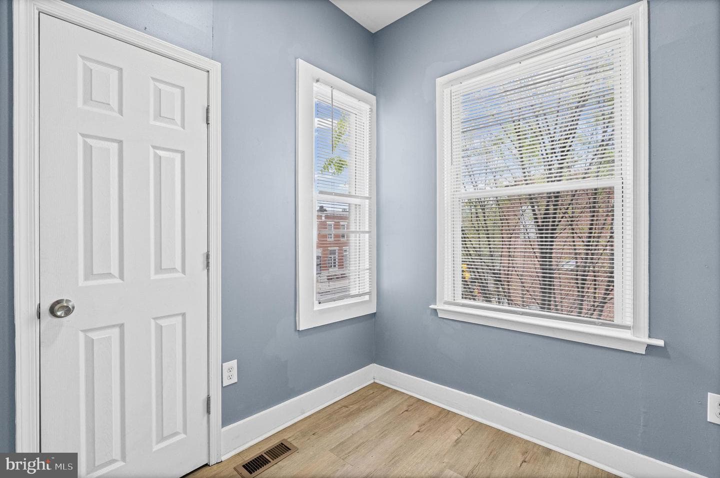447 N Linwood Avenue photo 21