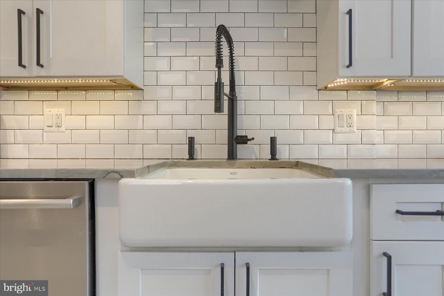 111 Barre Street W photo 10