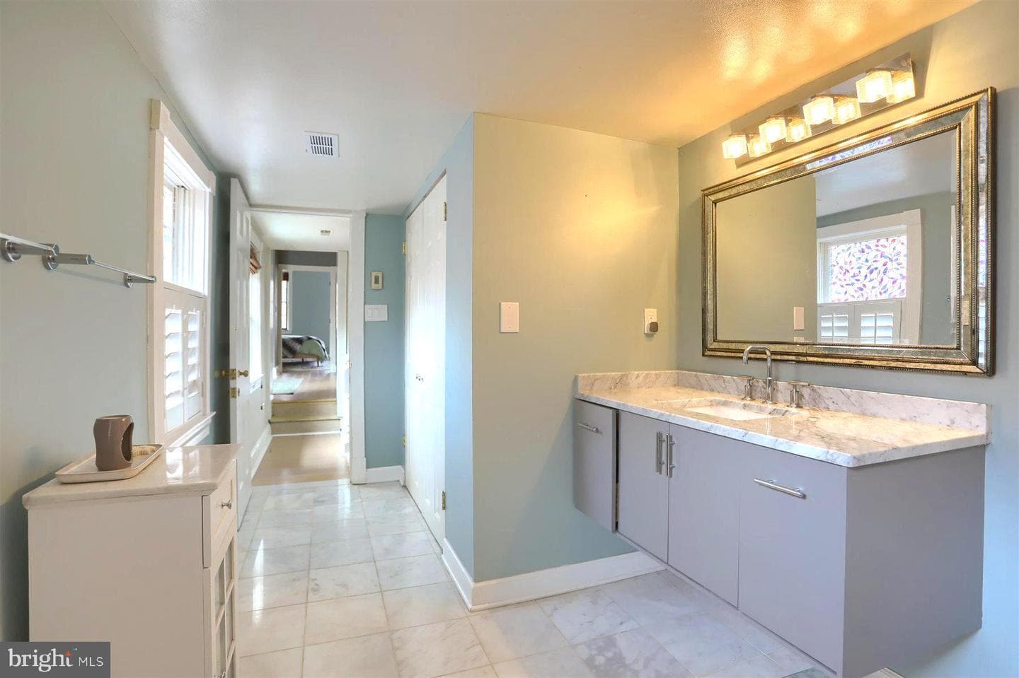 111 Barre Street W photo 20