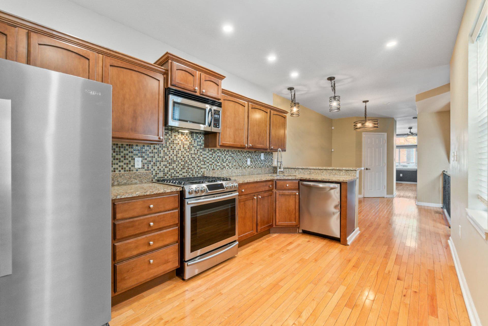 3323 Foster Avenue photo 9