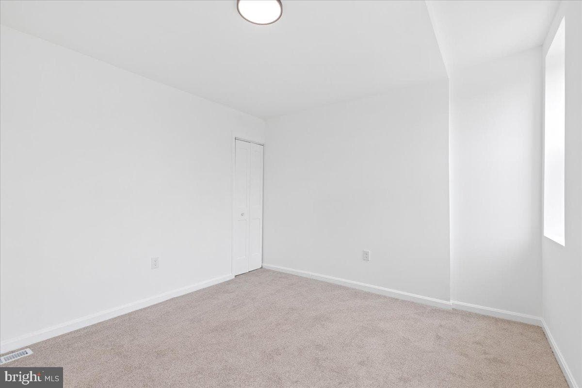 822 E North Avenue photo 40