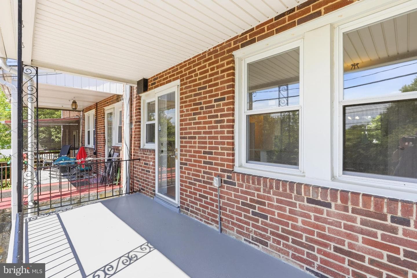 1421 W 41st Street W photo 2