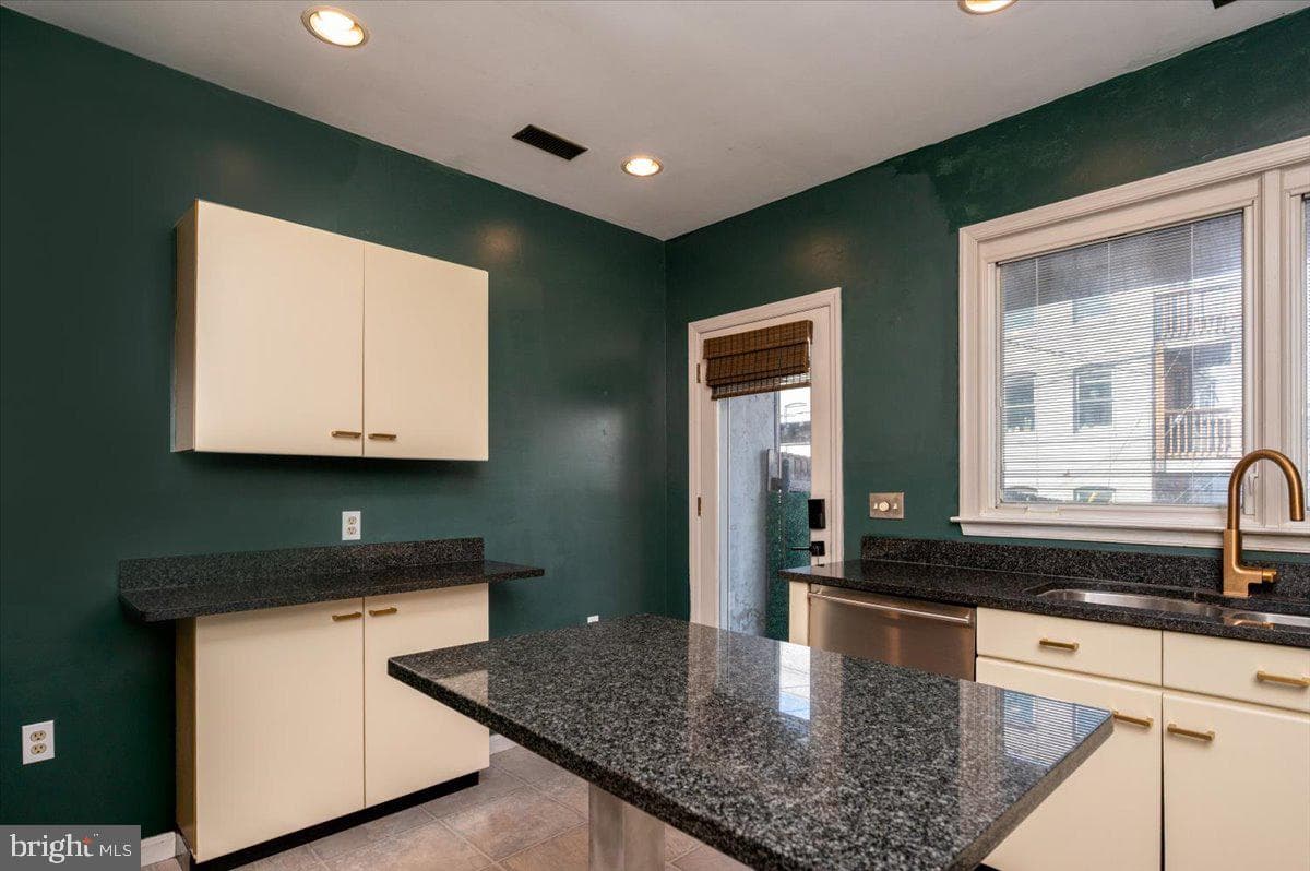 1450 Riverside Avenue photo 12