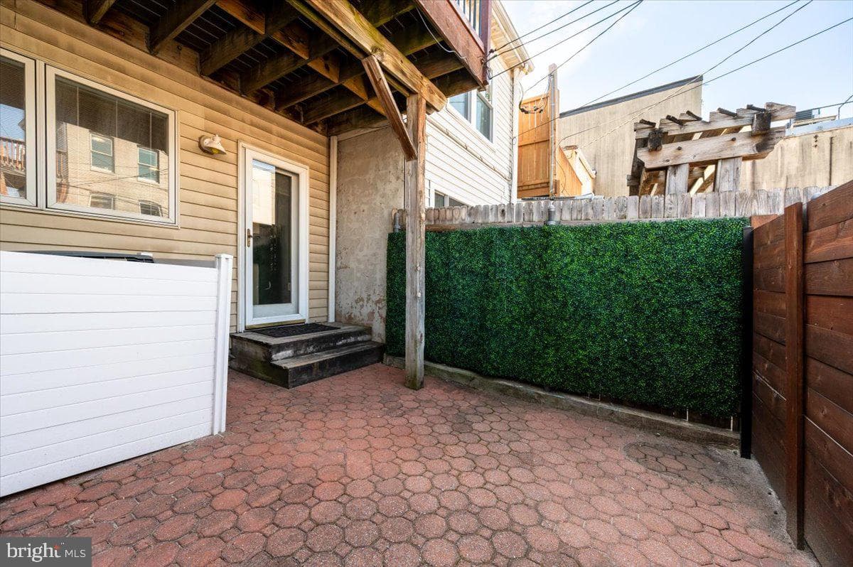 1450 Riverside Avenue photo 32