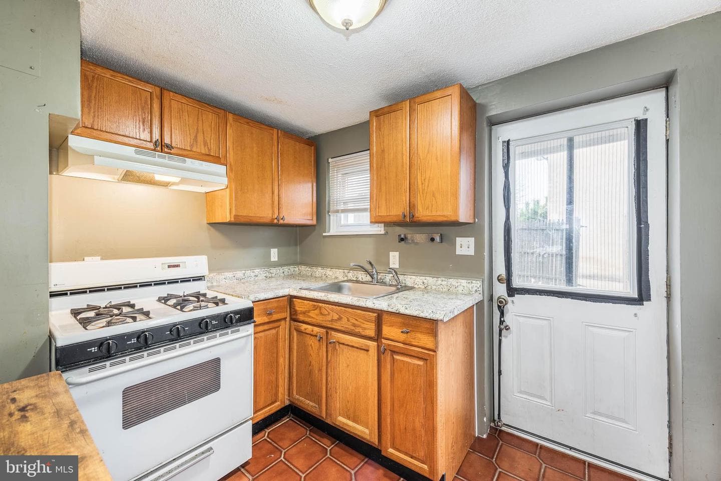 108 W Heath Street photo 7