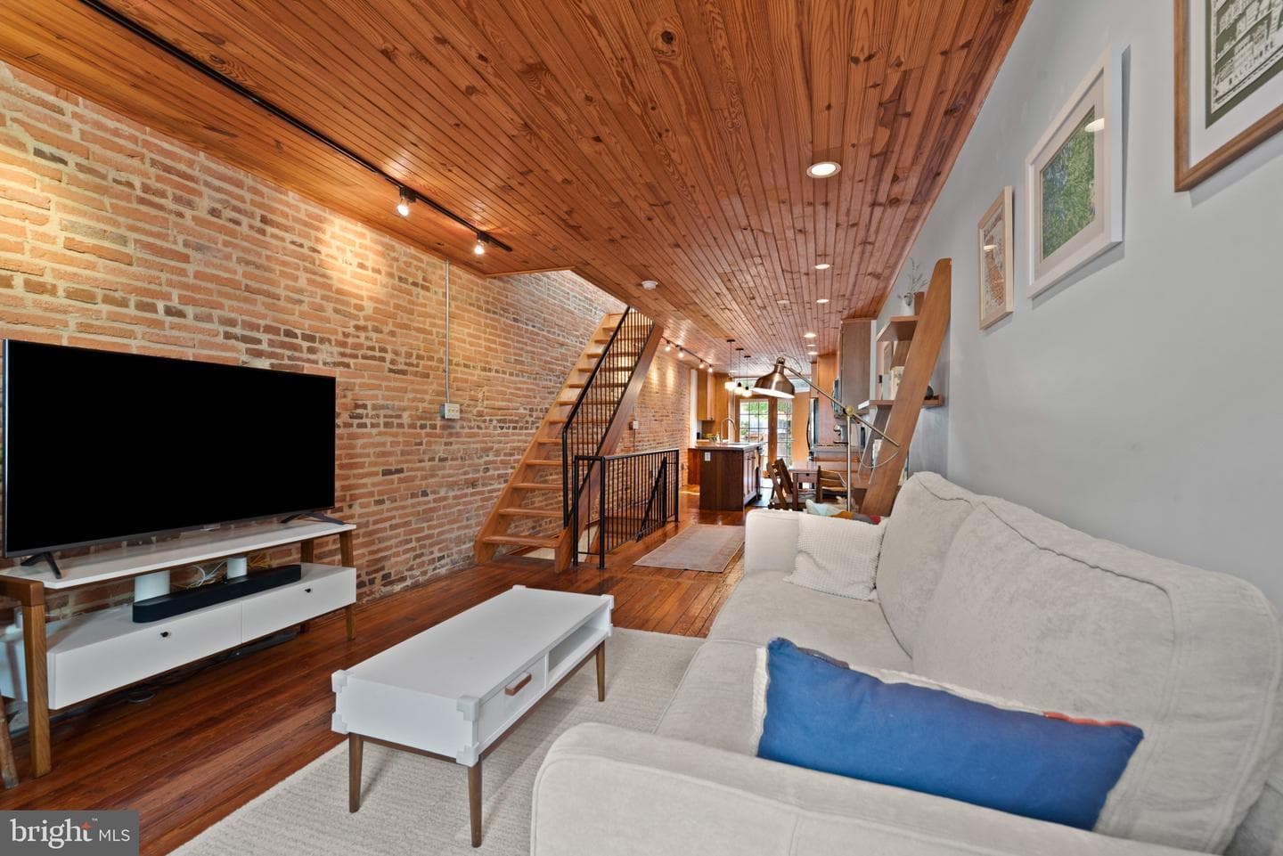 1535 Marshall Street photo 5