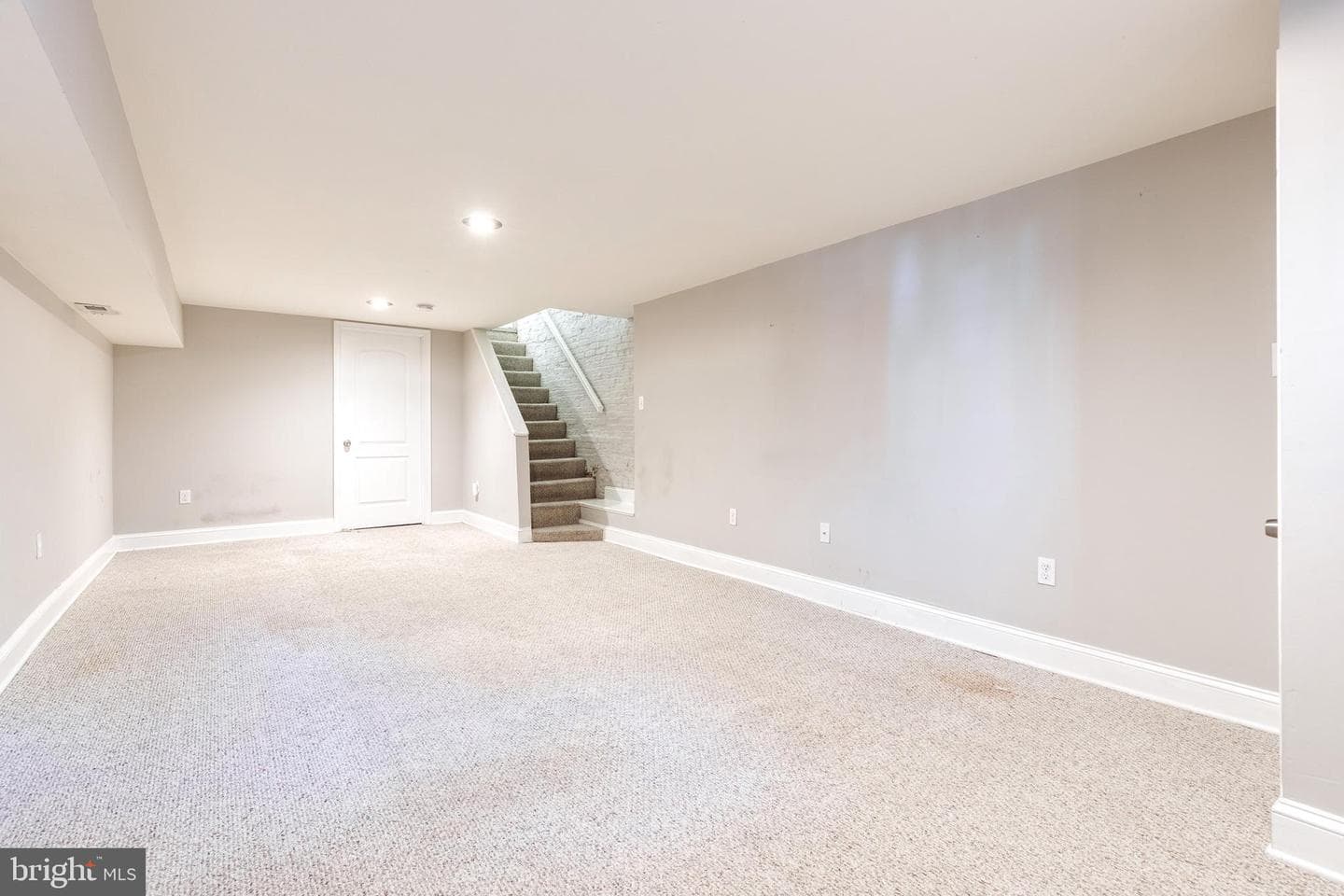263 S East Avenue photo 33