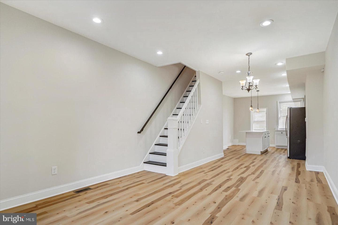 705 N Milton Avenue photo 3