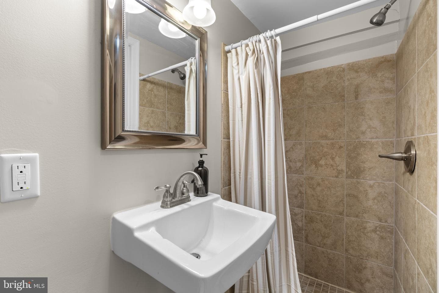 17 N Bradford Street photo 26