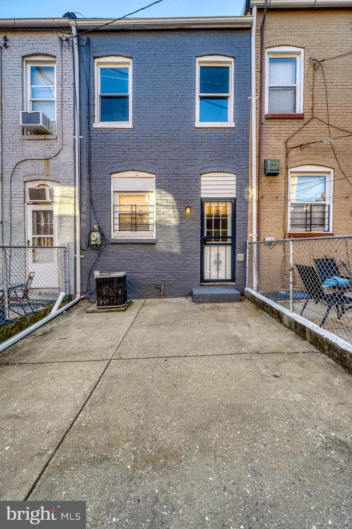 1425 N Luzerne Avenue photo 35