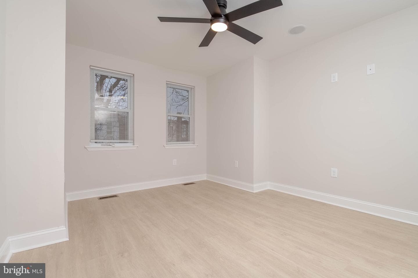 1645 Normal Avenue photo 23