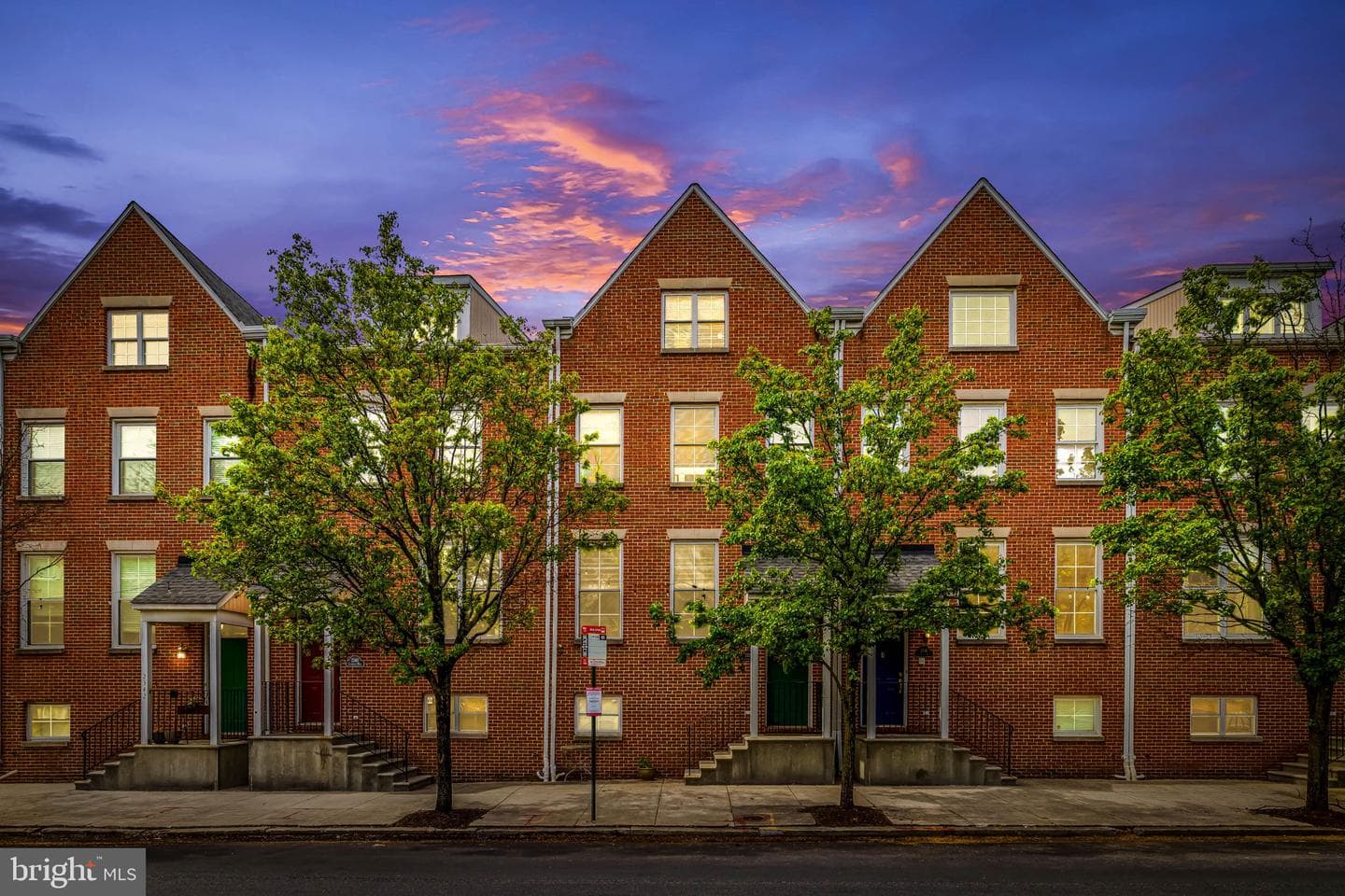 2338 Cambridge Walk photo 1