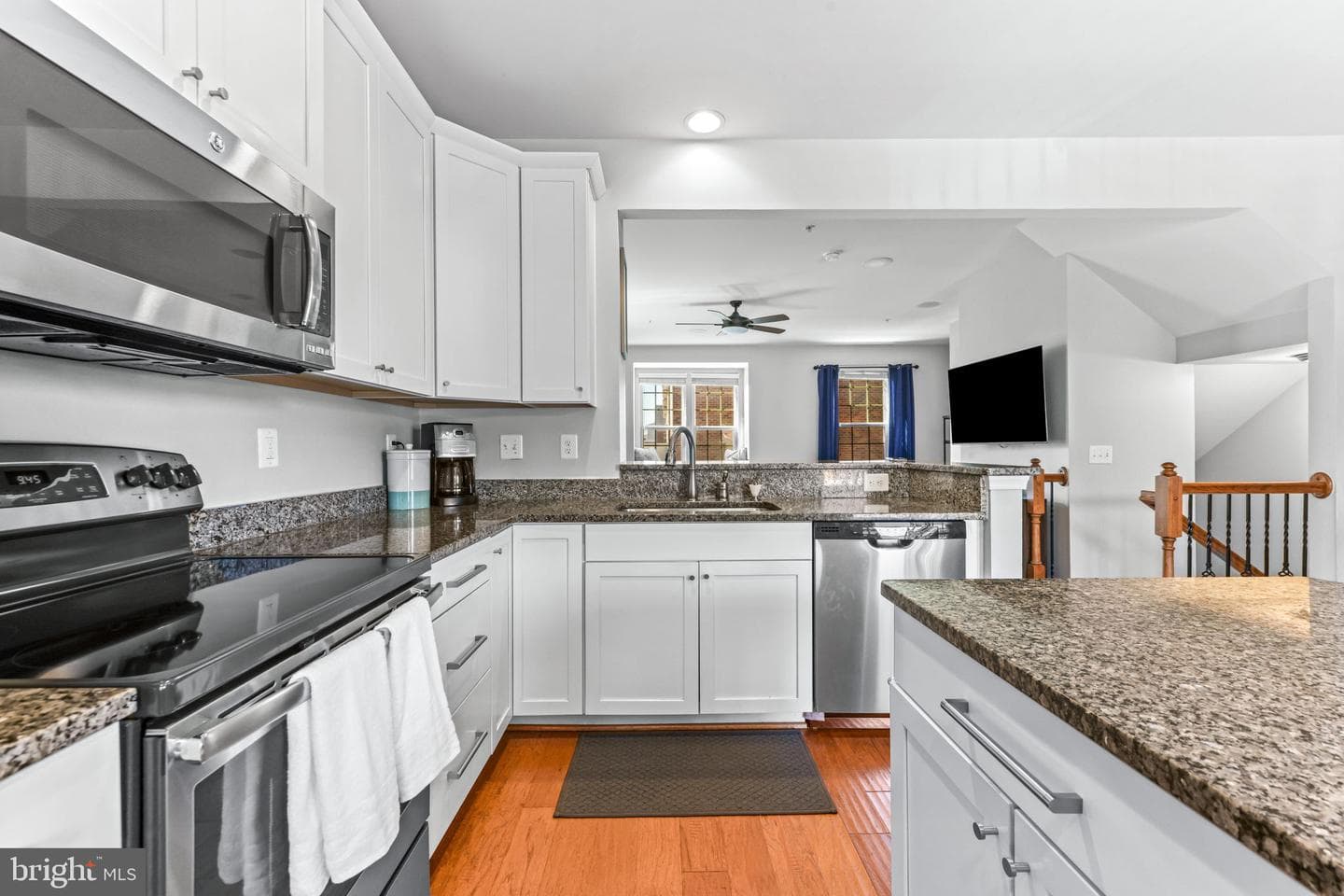 4648 Hudson Street photo 11
