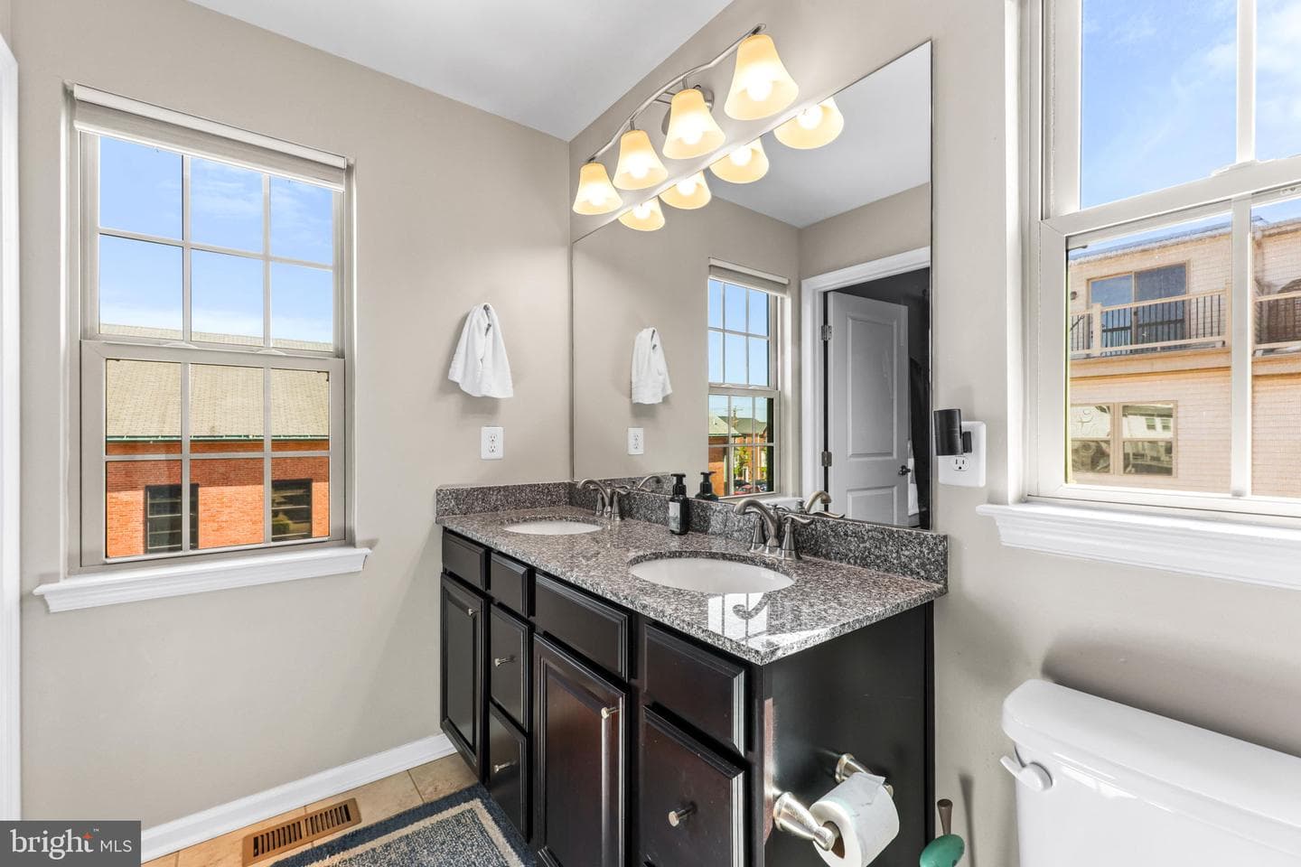 4648 Hudson Street photo 29